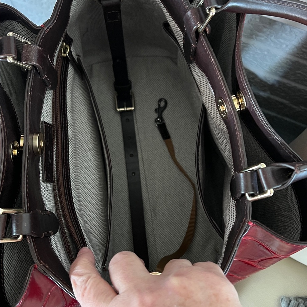 Dooney & Bourke Burgundy Red Croc-Embossed Large Denison Barlow Bag and Wallet - Picture 11 of 16